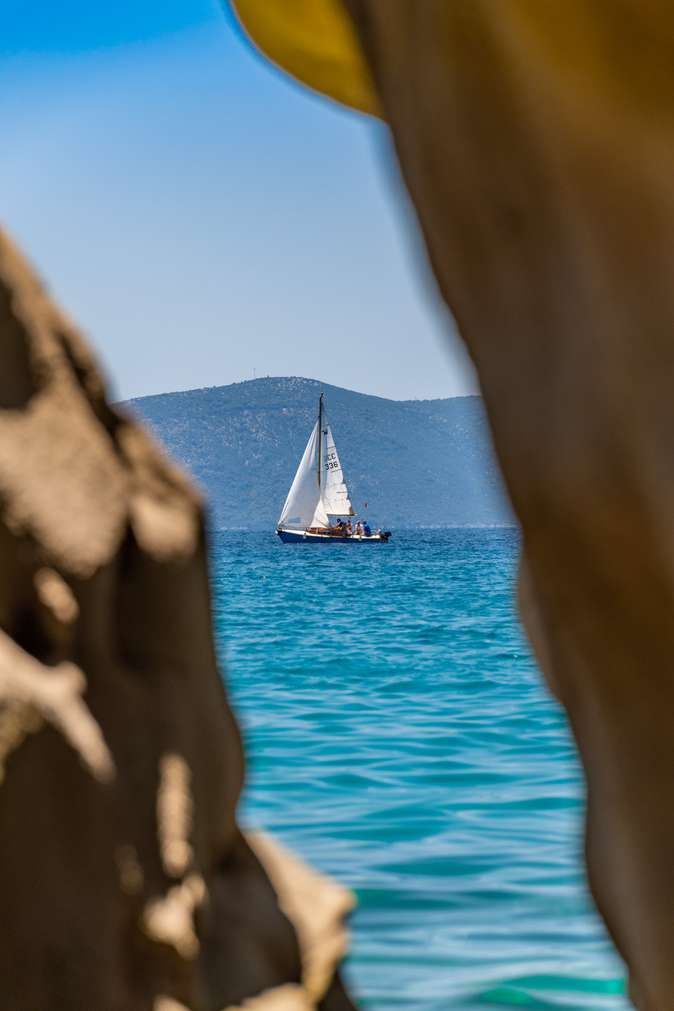 Sail Between Rocks